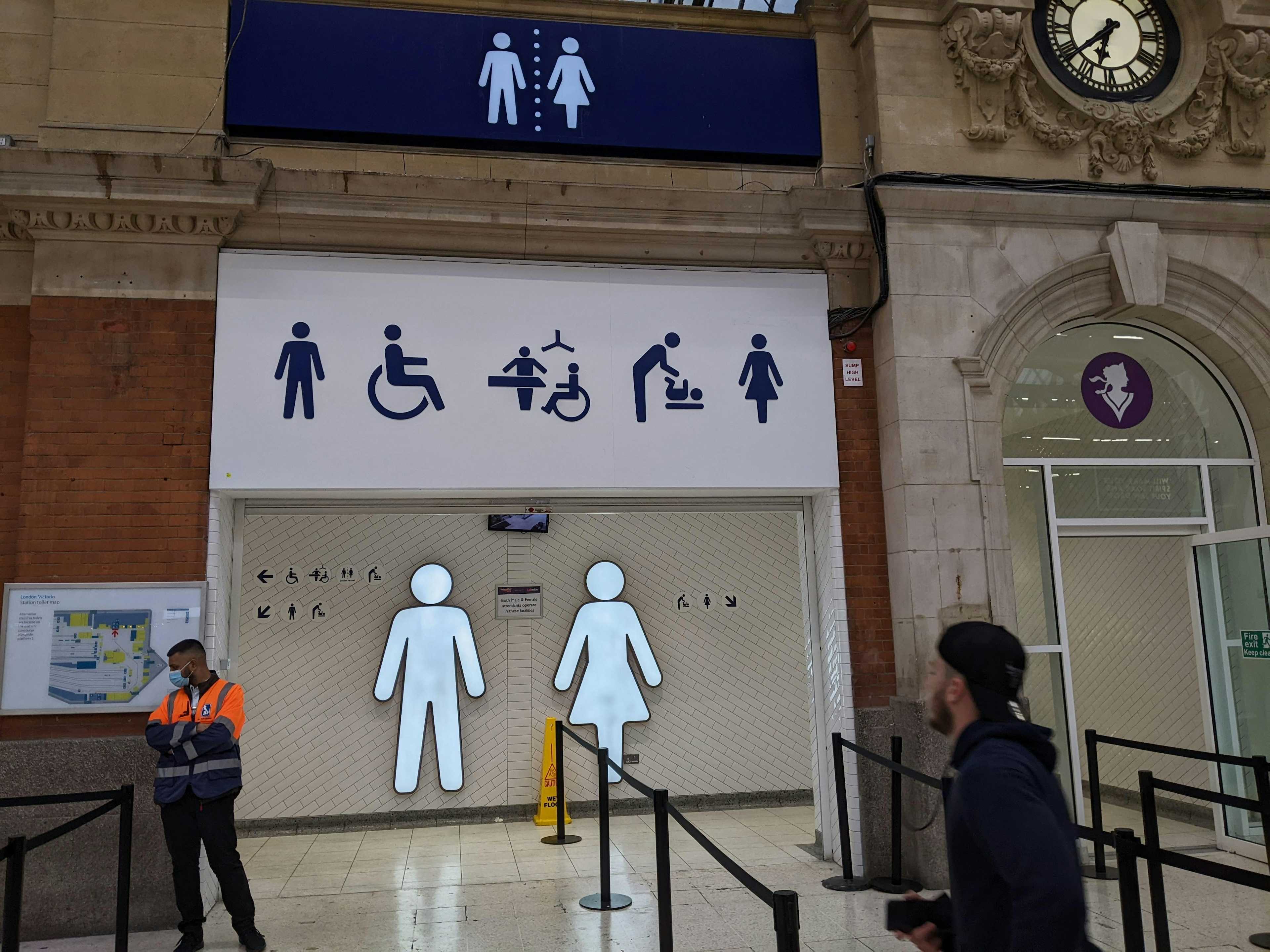 Toilettes publiques à Angleterre : toilettes non mixtes obligatoires dans les nouveaux bâtiments 