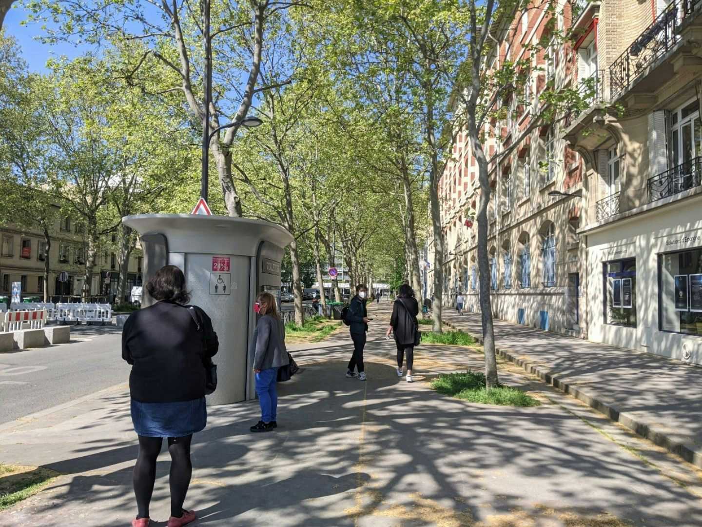 Toilettes publiques à Il n'y a pas assez de toilettes publiques en France